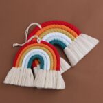 attrapeur de rêve arc en ciel en macramé