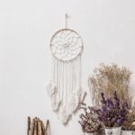 attrape rêve en macramé avec plumes