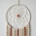 accessoire bohème attrape rêve en macramé