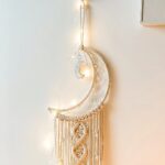 attrape rêve en macramé forme de lune