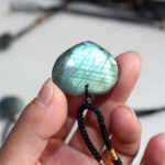 collier en pierre labradorite macramé