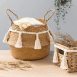 guirlande macramé avec des pompons pour décoration intérieure