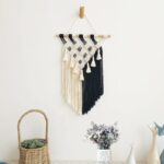accessoire mural en macramé noir et blanc
