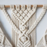 accessoire de décoration intérieur macramé pompons