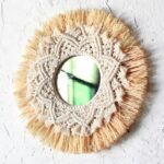 miroir en macramé doré