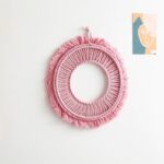 miroir en macramé couleur rose