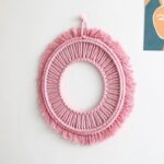 miroir boho en macramé rose