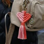 porte-clé en macramé en forme de cœur