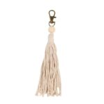 porte clé en macramé orné de perles