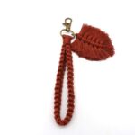 porte clé fait main macramé plume