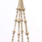 suspension artisanale en macramé avec perles